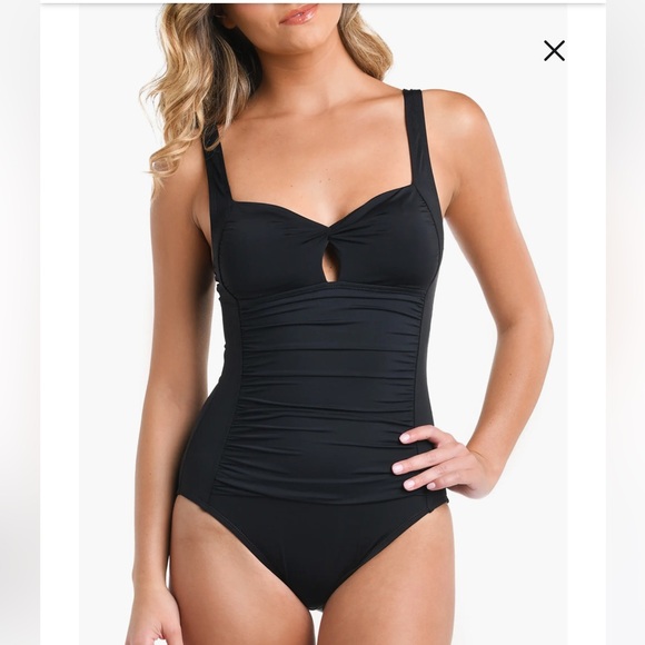 La Blanca Other - La Blanca Women's Black Island Goddess Twist Mio One-Piece Swimsuit Size 14